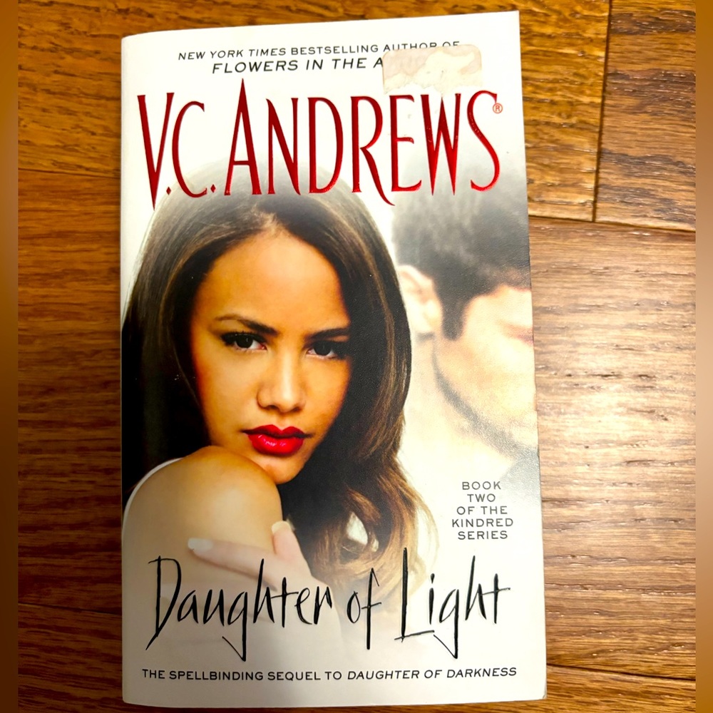 Used V.C. Andrews book -Daughter of Light- Kindred #2